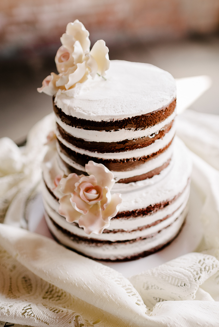 naked wedding cake by neat-o's bakery