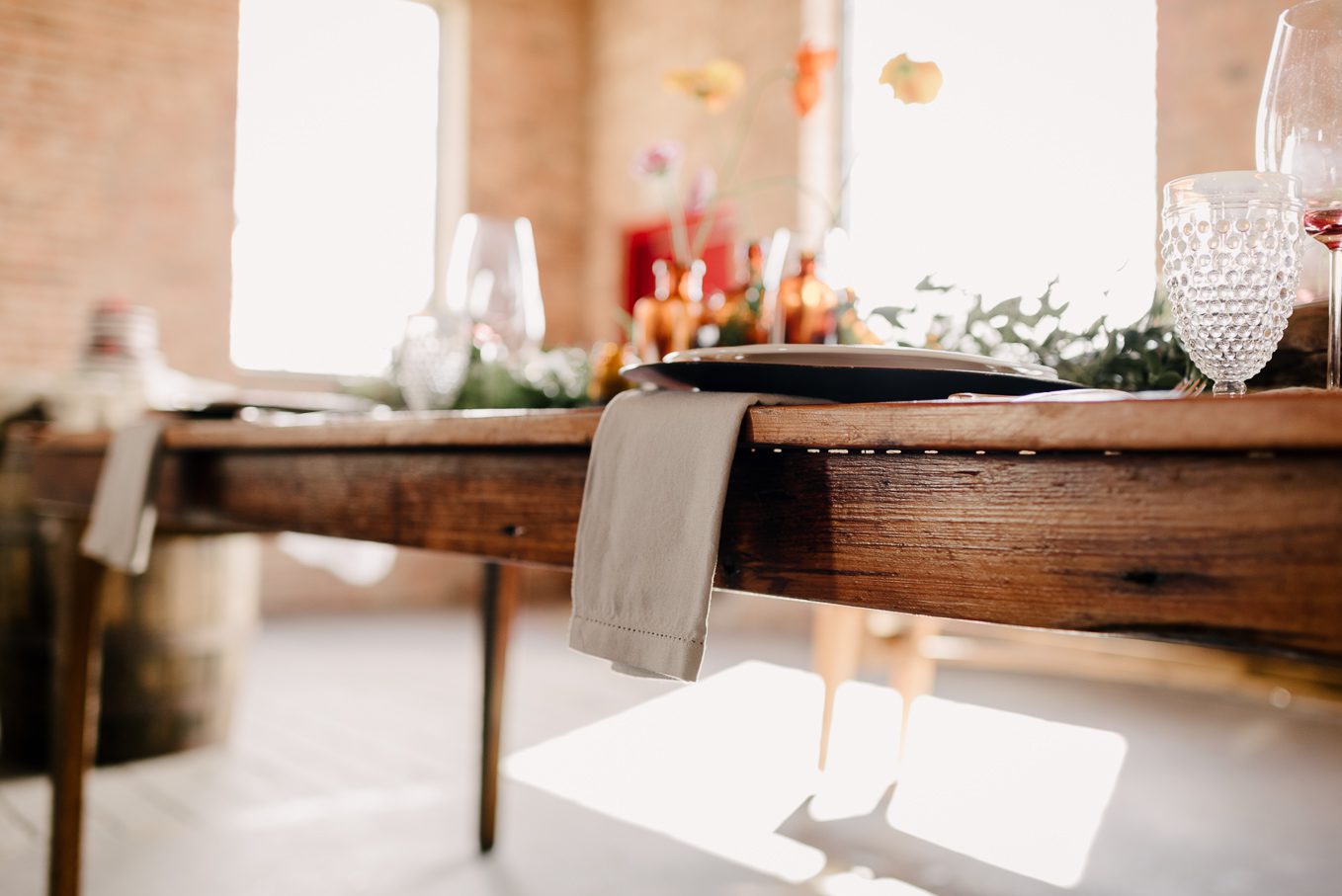 a la crate vintage rentals clean vintage inspired table setting