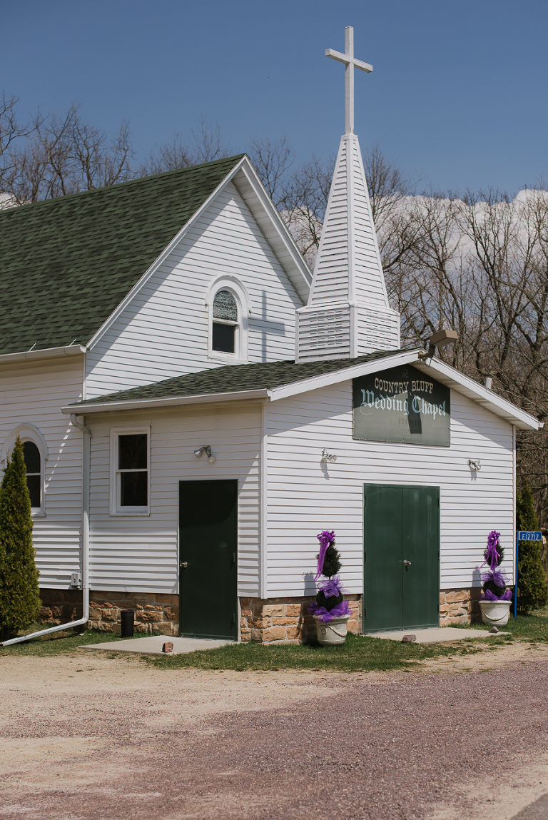 Country Bluff spring wedding.