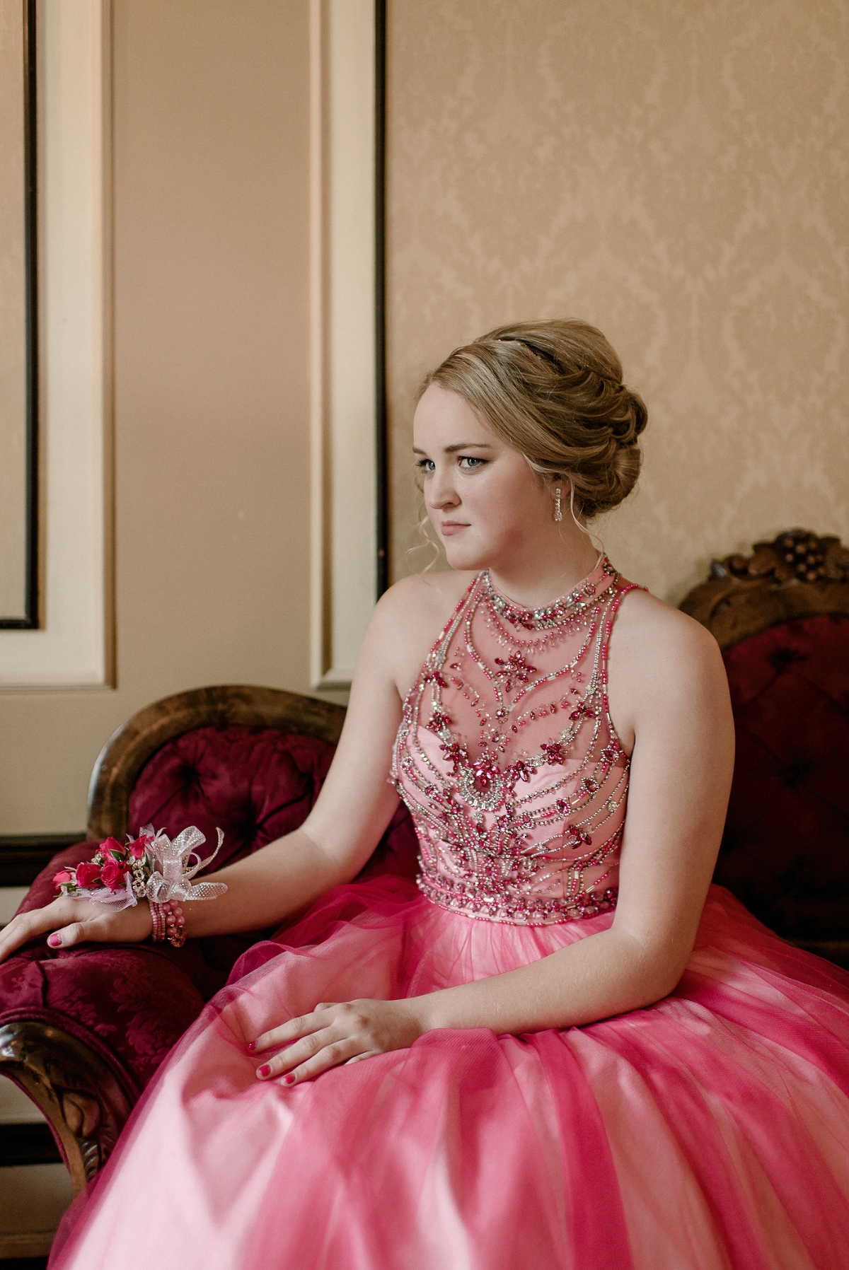 Classy senior pics at Al Ringling Mansion Baraboo photographer
