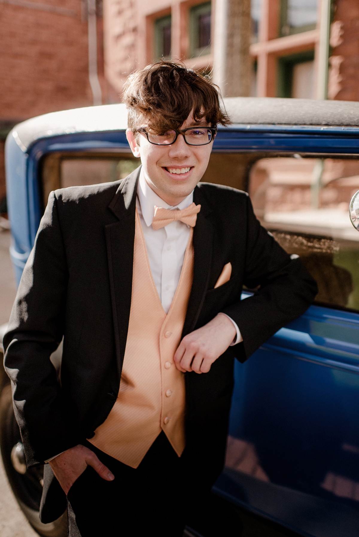 Old classic car senior pics Baraboo