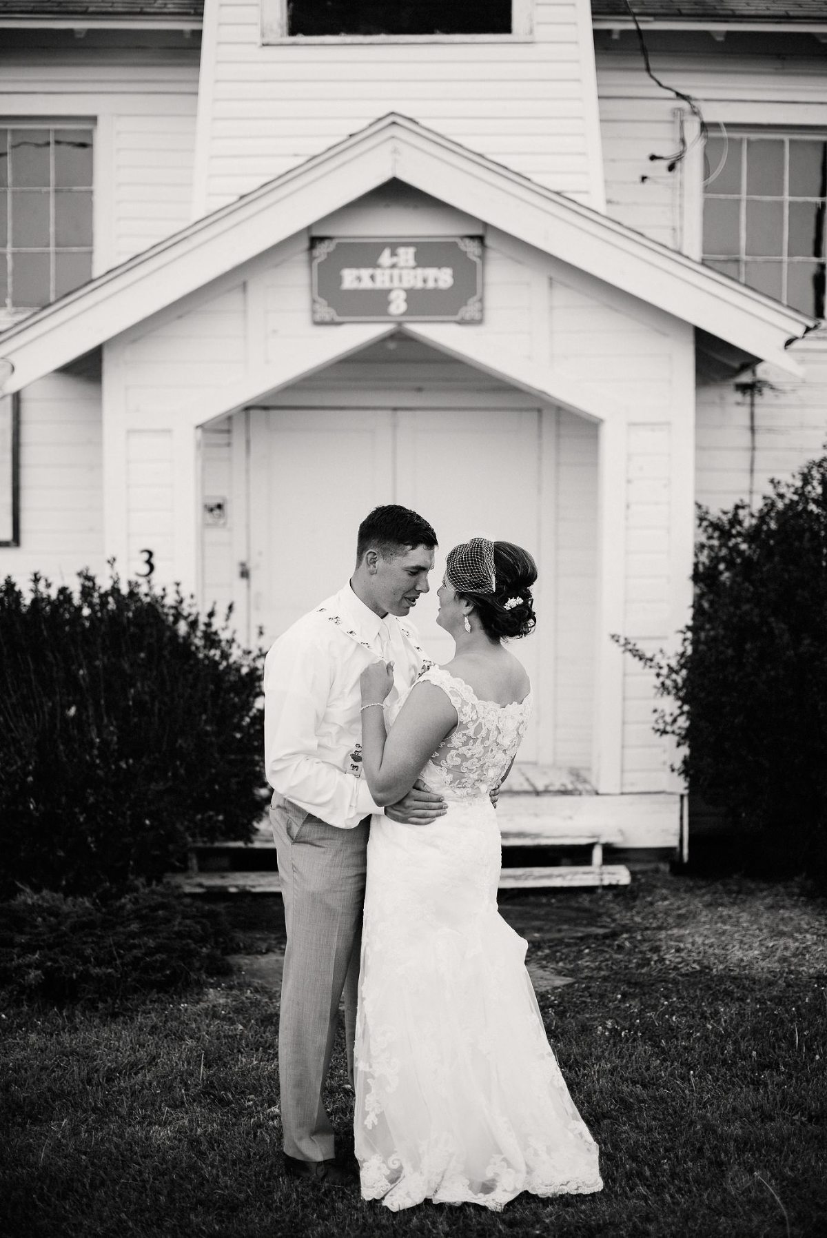 sauk county fair grounds bride and groom portraits
