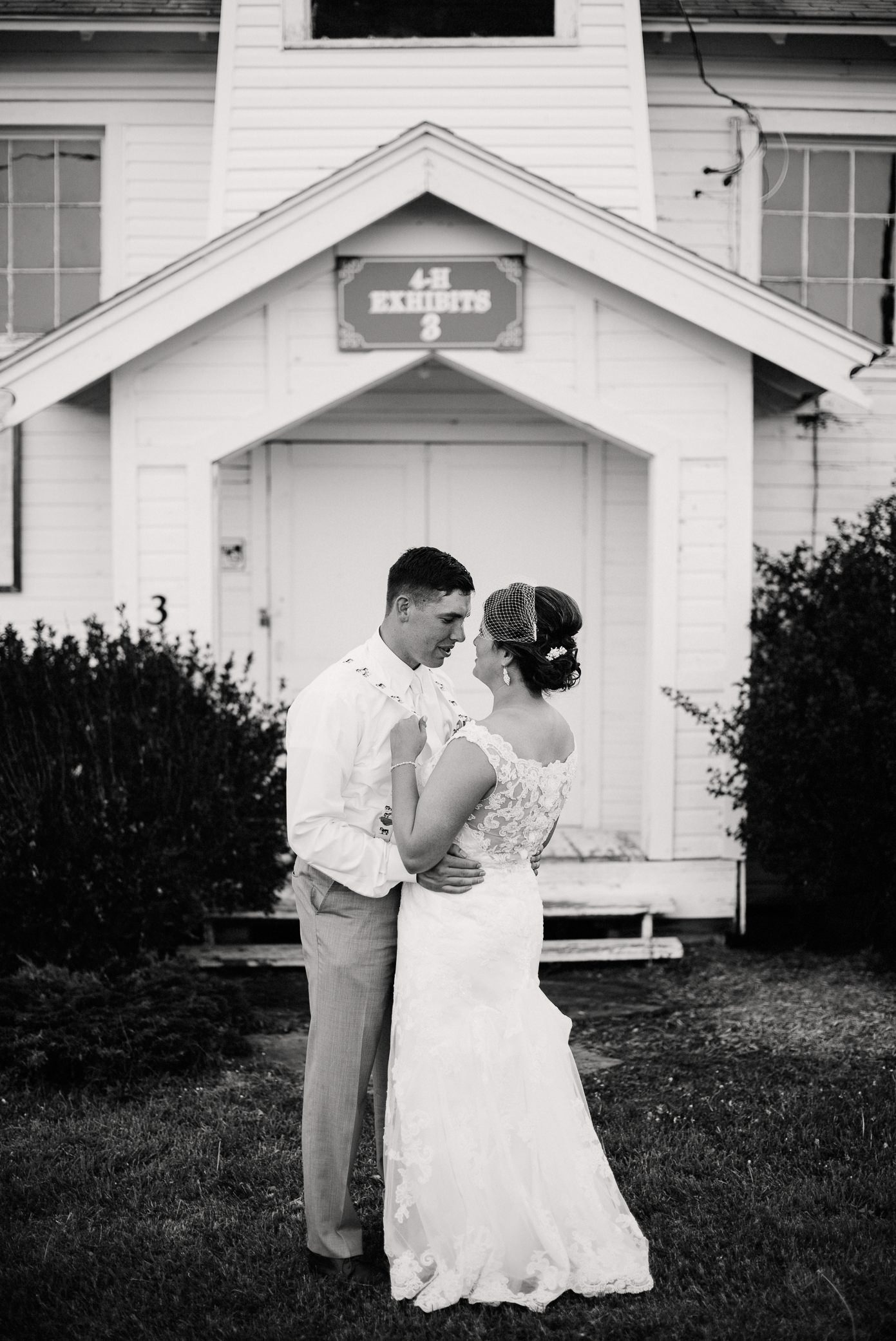 sauk county fair grounds bride and groom portraits
