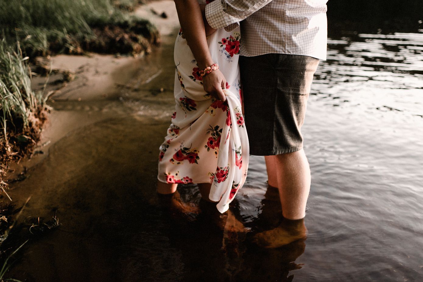 wisconsin river details at engagement session