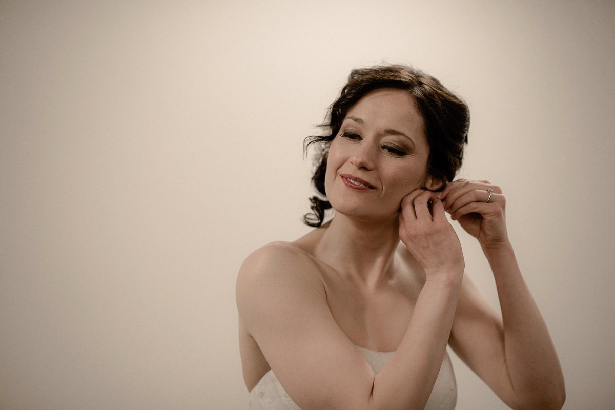 Bride putting on her earings