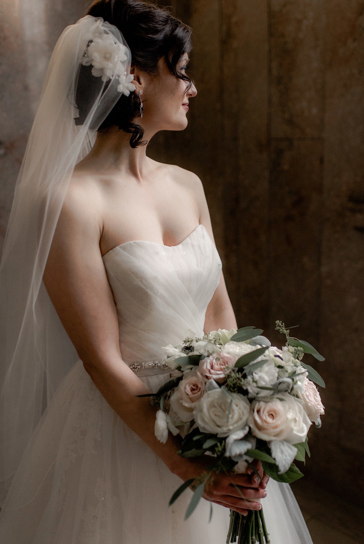 Wisconsin bride in Baraboo Court House