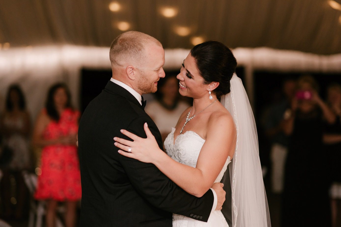 Wisconsin Dells couples' first dance