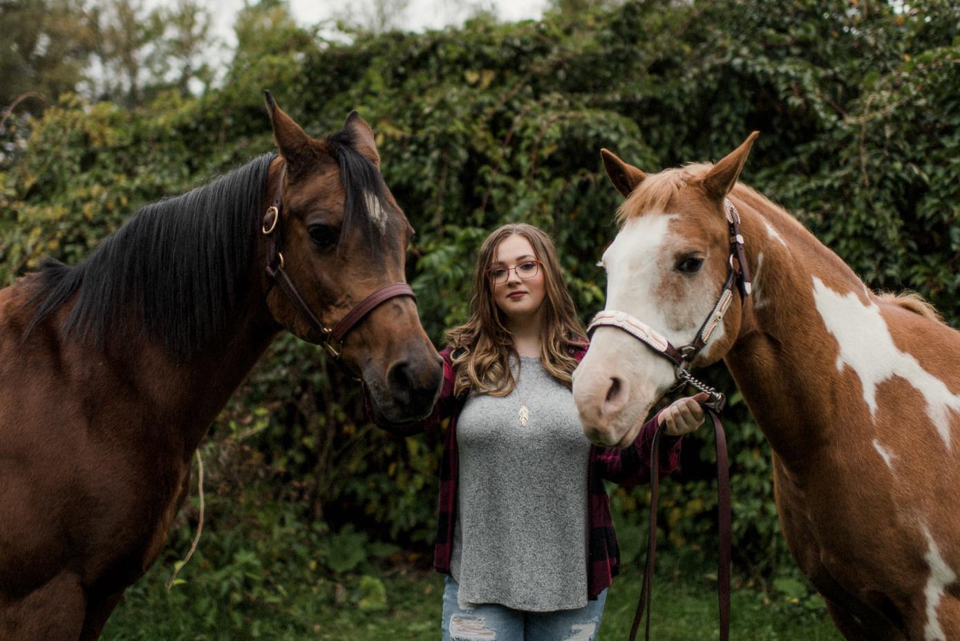 Poynette senior pictures with horses