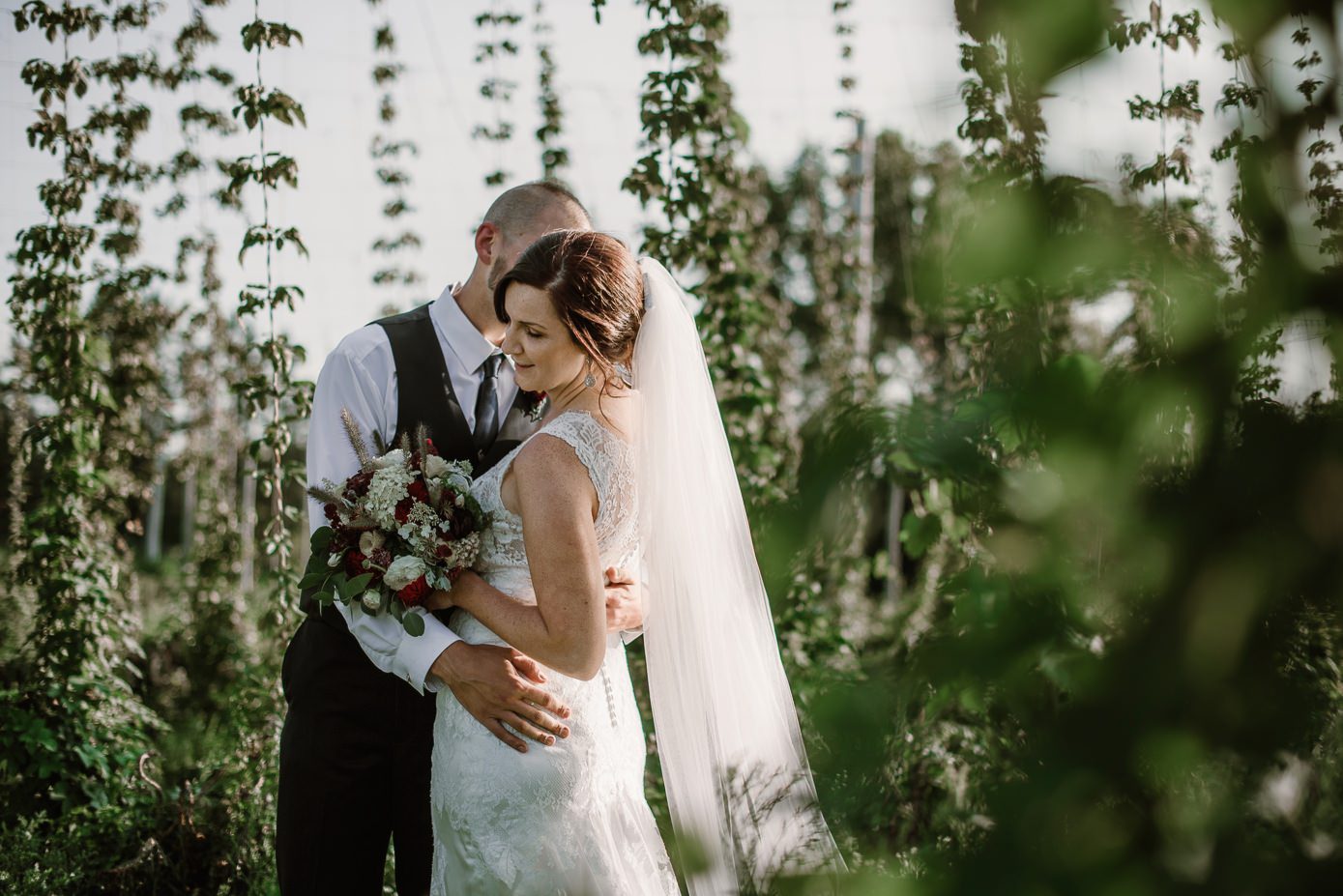 Wedding photos in hops at The Oaks Golf Course in Cottage Grove