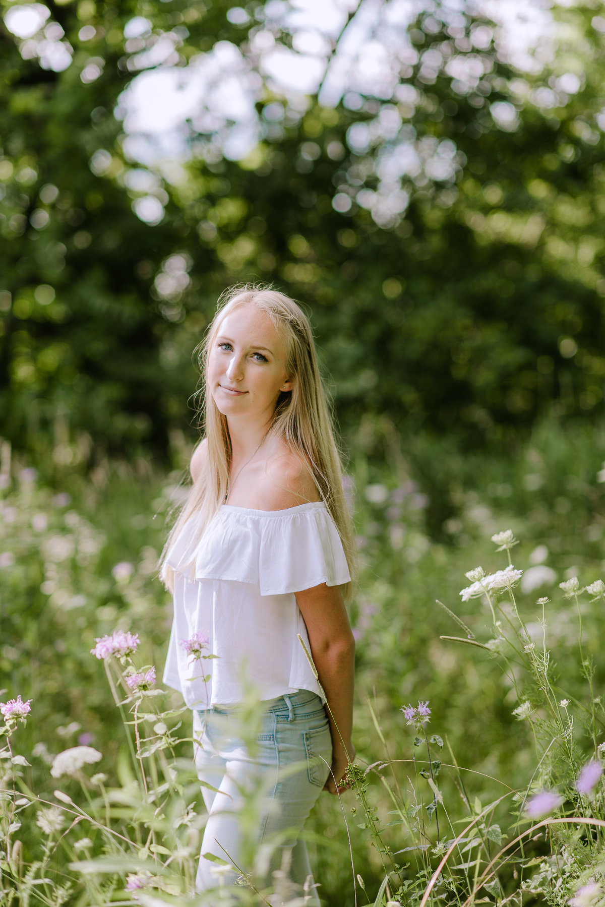 Baraboo senior pictures in tall grass