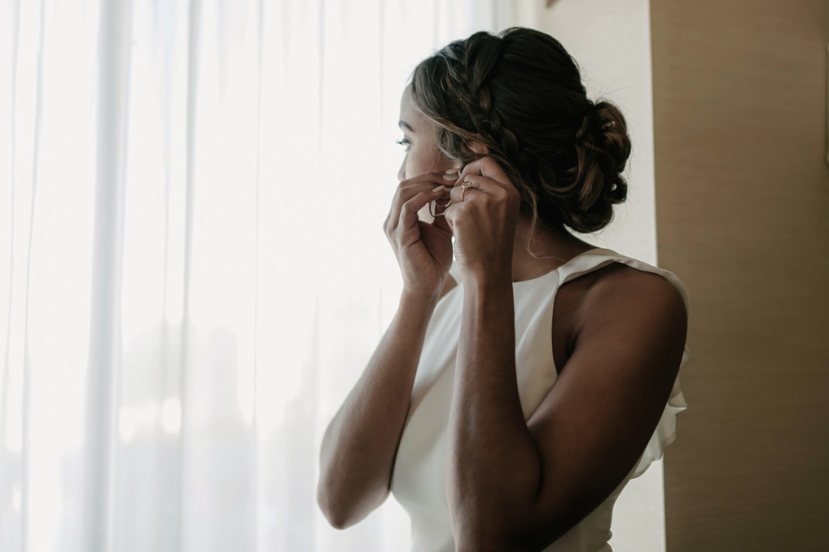 Madison wedding - bride getting ready at Madison Concourse Hotel