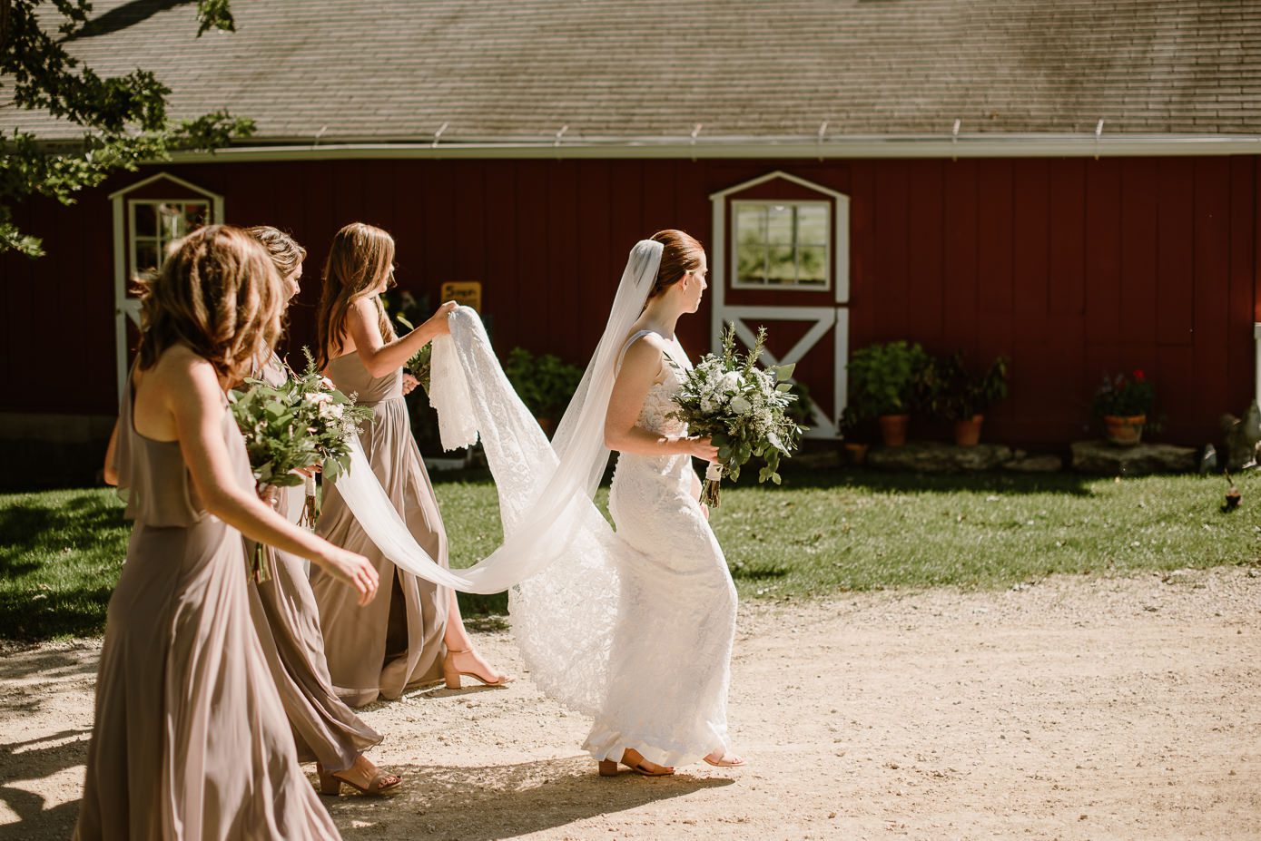 Oak Hill Weddings in Apple River - Kate Senger Photography