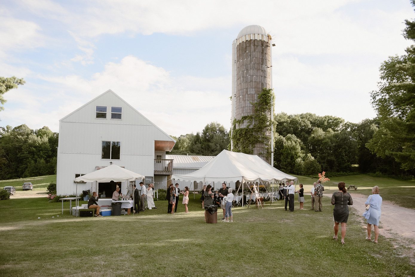 Wisconsin backyard wedding on Gilas Lake