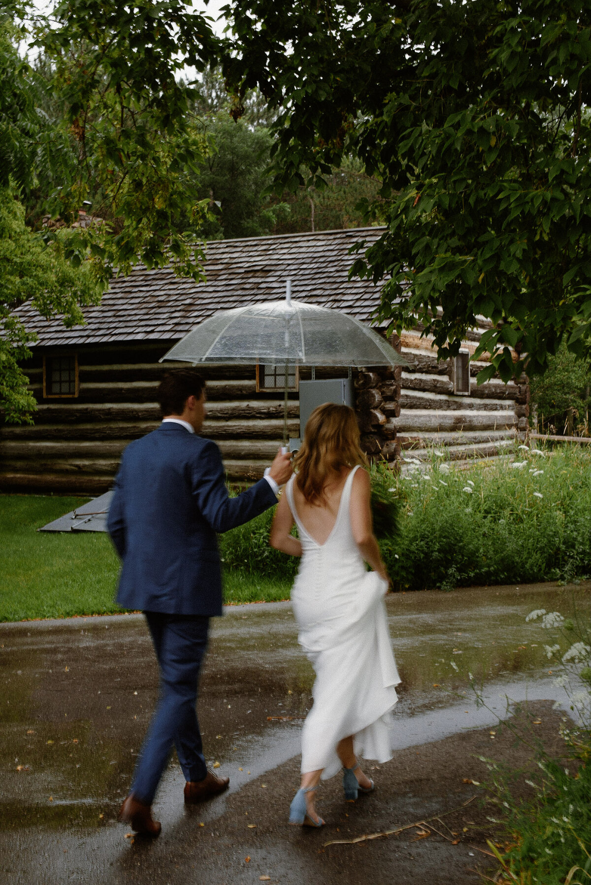 Rainy Wisconsin wedding at Bubolz Preserve