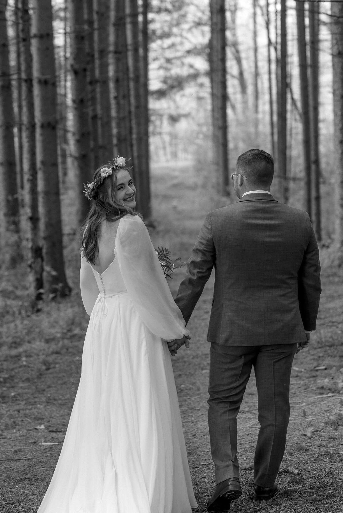 outdoor wisconsin wedding at glacier hills county park