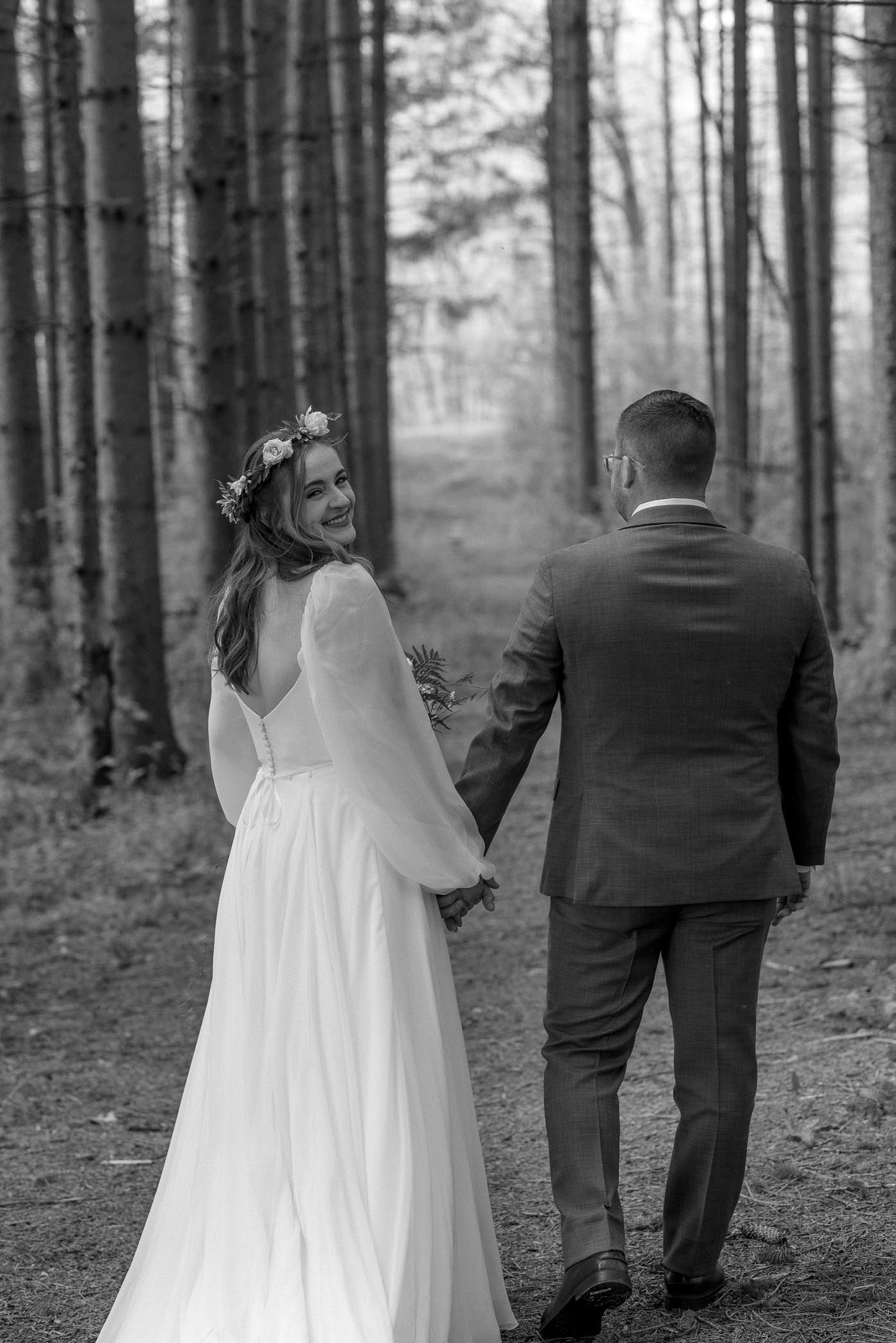 outdoor wisconsin wedding at glacier hills county park